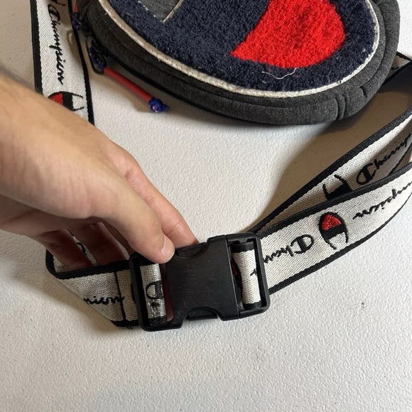 Champion Prime Waist Pack/Fanny Pack/mini sling bag, Gray Oversize Logo Unisex - Picture 11 of 13